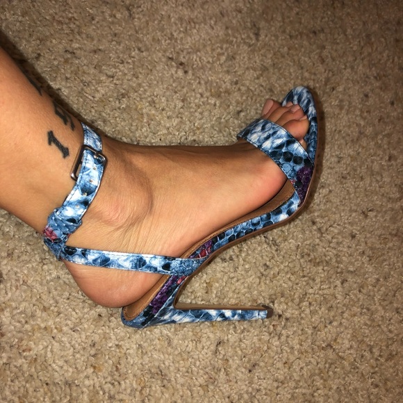 Snake print heels - Picture 5 of 6